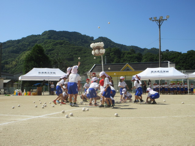 ４①