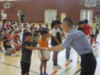 ８