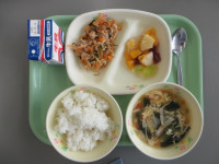①給食